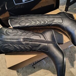 Coconuts by Matisse Black Embroidered Boots